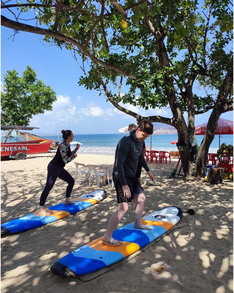 Surf Lessons in Kuta Bali Best choice for you and friend, partner or family for your first surf experience.