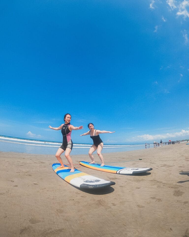 Surf Lessons in Kuta Bali Best choice for you and friend, partner or family for your first surf experience.